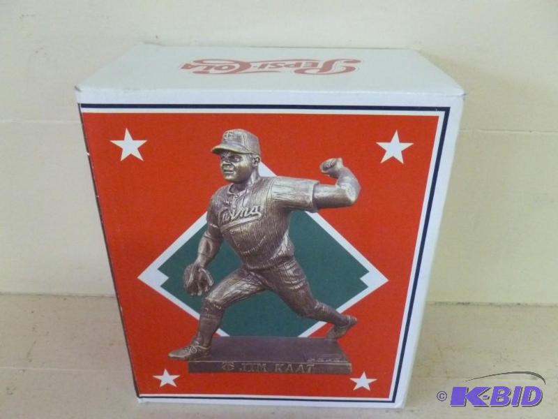 lot 124 image: Collectible Pepsi-Cola Minnesota Tw...