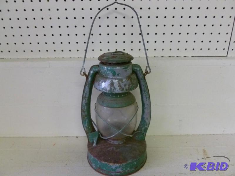 lot 129 image: Large Vintage Wards No. 90 Barn Lan...