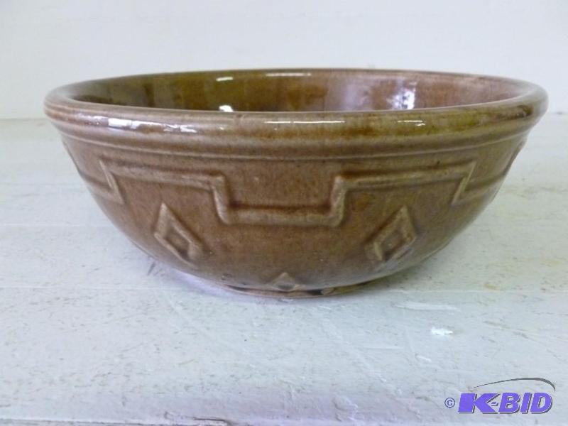 lot 132 image: Vintage porcelain coated crock mixi...