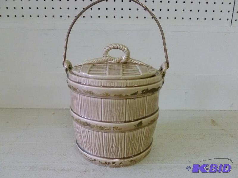 lot 133 image: Large Vintage McCoy handled ice buc...