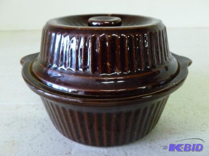 lot 136 image: Vintage double handled bean pot wit...