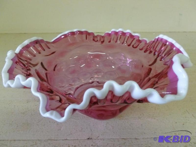 lot 137 image: Beautiful vintage white crested cra...