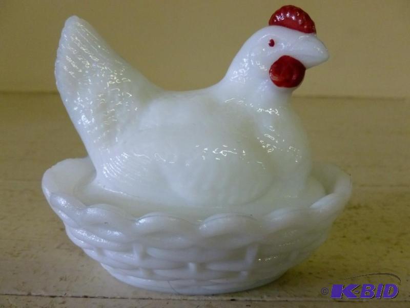 lot 140 image: Vintage Westmoreland hen on nest mi...