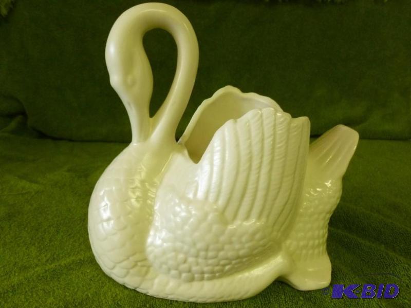 lot 149 image: Large Red Wing swan planter that me...