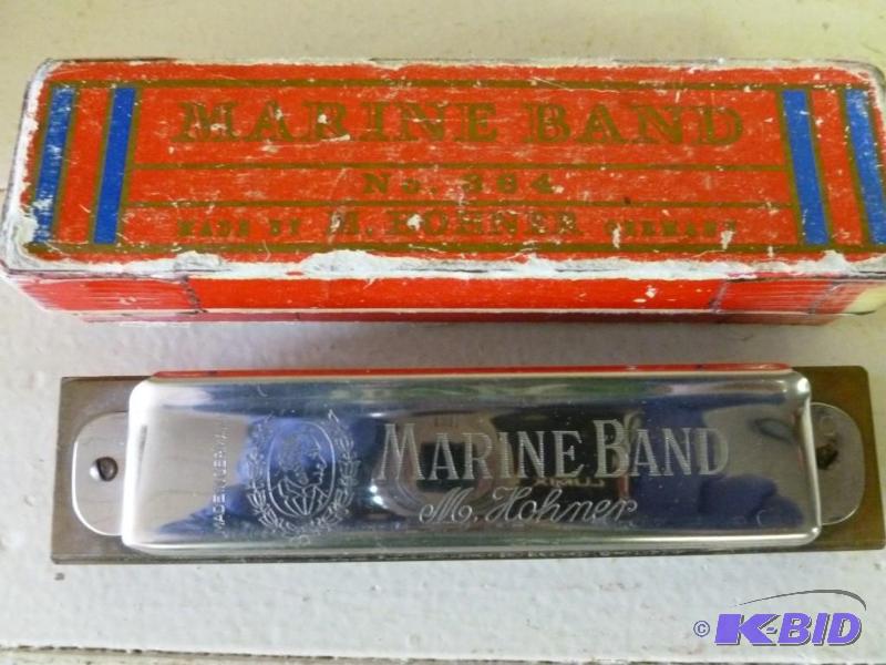 lot 157 image: Vintage Hohner No. 364 - Marine Ban...