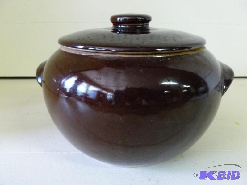 lot 171 image: Vintage double handled bean pot wit...