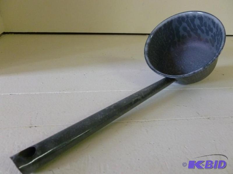 lot 173 image: Vintage Graniteware long handled wa...