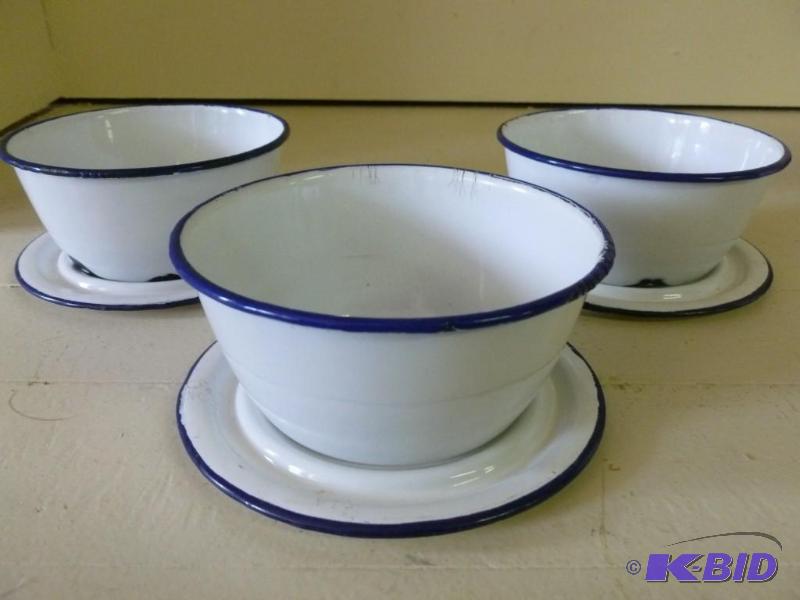 lot 175 image: Vintage six piece porcelain bowl an...