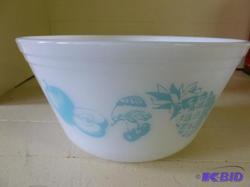 lot 181 image: Large Vintage Federal glass mixing ...