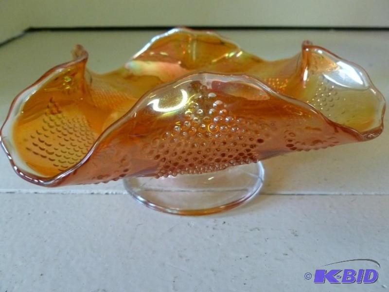 lot 182 image: Beautiful folded edge marigold glas...