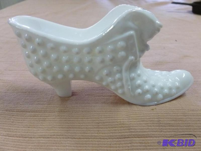 lot 185 image: Vintage hobnail milk glass shoe fig...