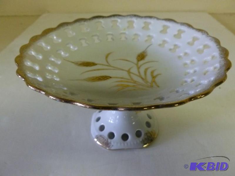 lot 202 image: Vintage Lefton hand painted porcela...