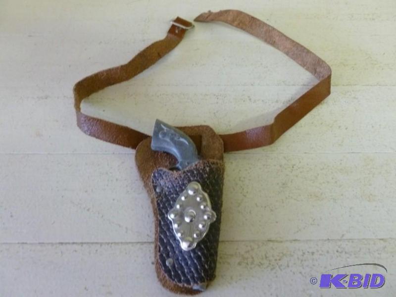 lot 209 image: Vintage Hubley - Tex cast metal toy...