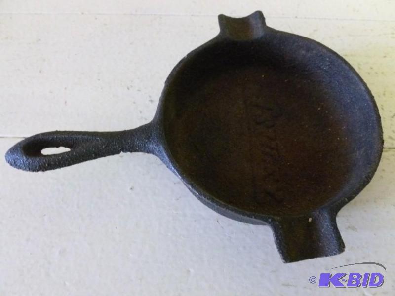 lot 210 image: Vintage Ashley cast iron skillet pa...