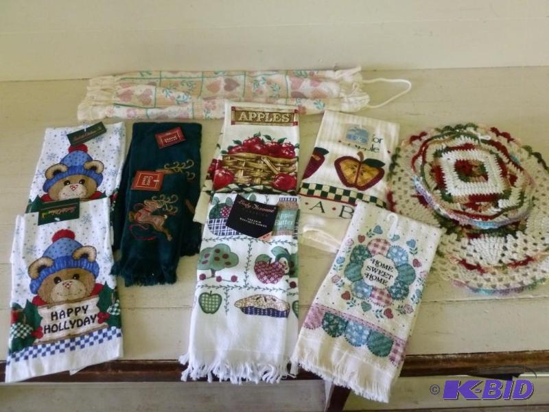 lot 255 image: Large lot of new kitchen towel sets...