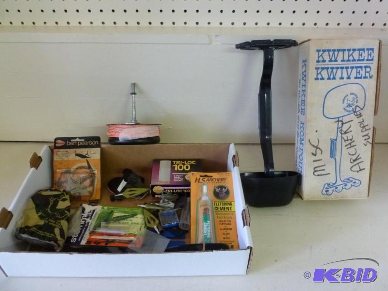 lot 270 image: Large lot of good archery items tha...