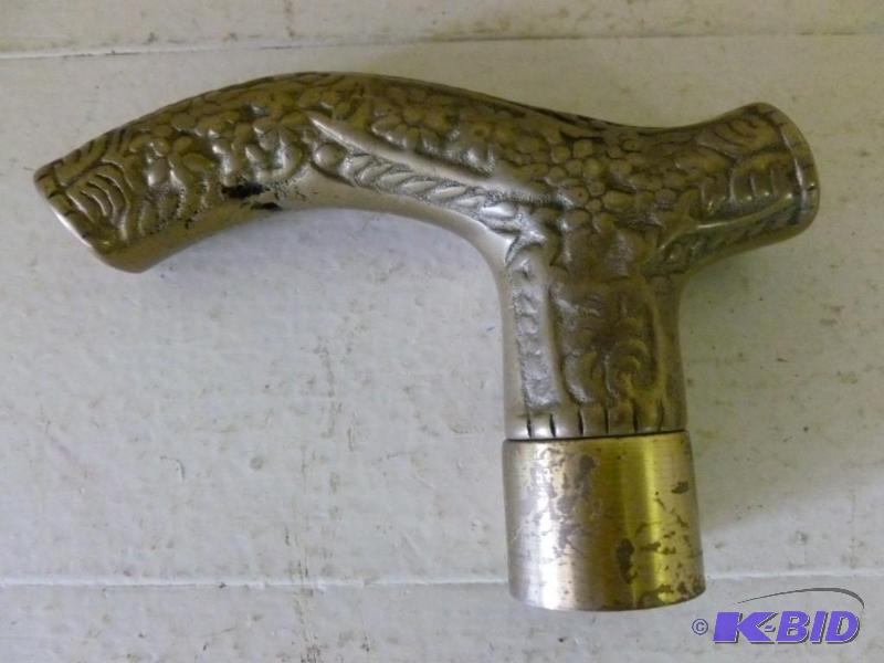 lot 56 image: Vintage cast brass cane handle, mea...