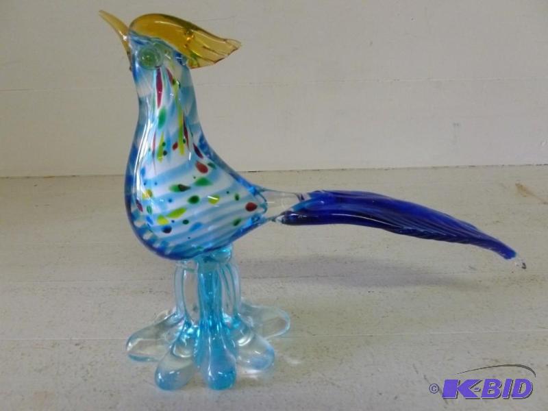 lot 60 image: Beautiful art glass bird mantle dec...
