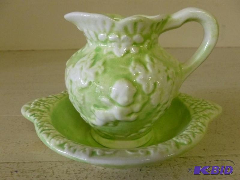 lot 69 image: Beautiful small decorative ceramic ...