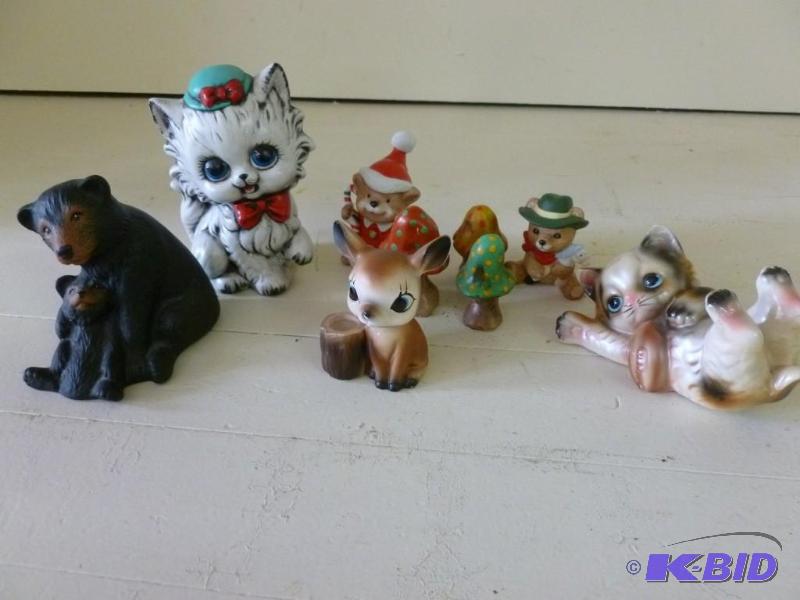 lot 72 image: Large lot of ceramic figurines, nic...