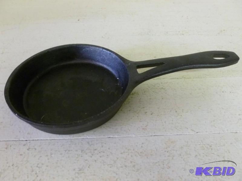 lot 83 image: Castware - Cast Iron egg skillet pa...