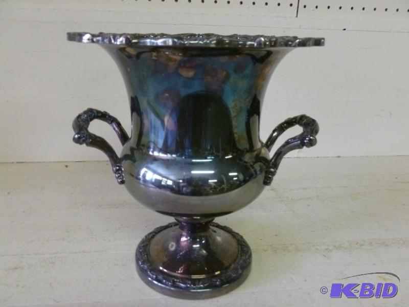 lot 85 image: Large Vintage International Silver ...