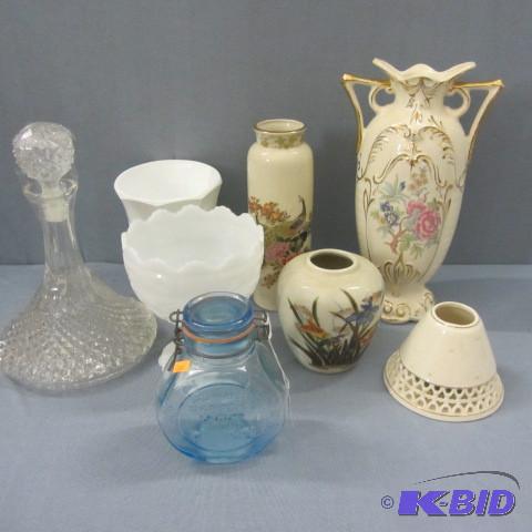 lot 114 image: Vases