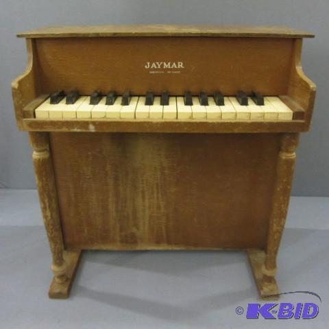 lot 12 image: Toy Piano