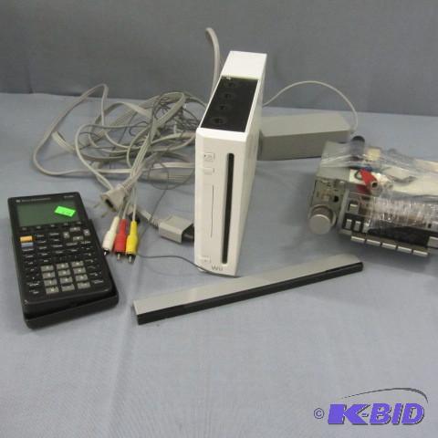 lot 121 image: Radio, T-85, Wii