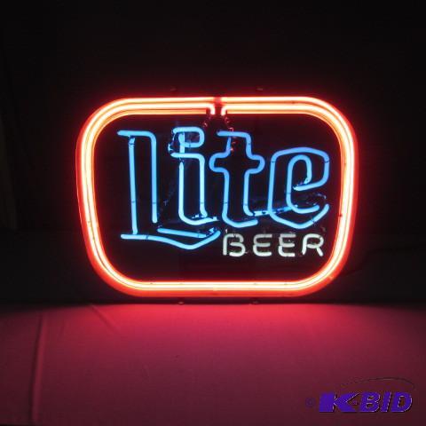 lot 2 image: Lite Beer Neon Light