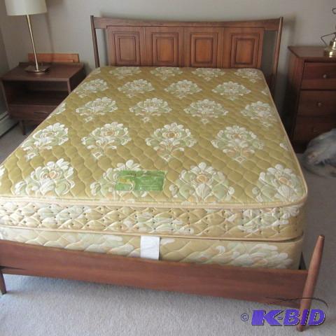 lot 28 image: Full Size Bed