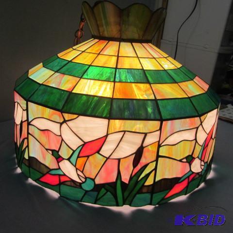lot 38 image: Leaded Glass Lamp