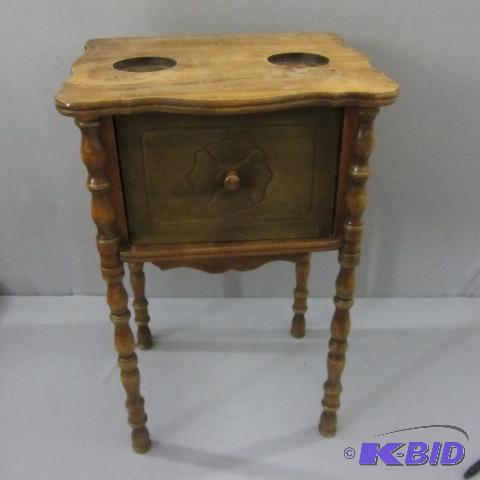 lot 40 image: Smoking Stand