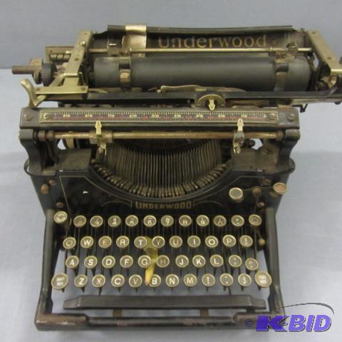 lot 78 image: Vintage Typewriter