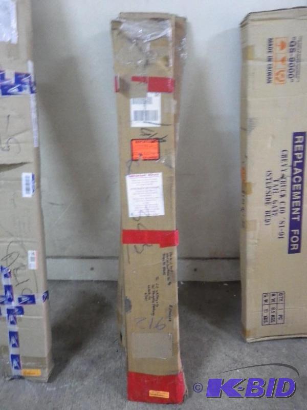 4 boxes of SS rocker trim, no appli...