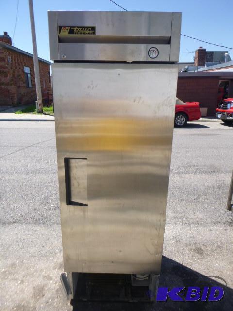 lot 20 image: Nonworking True Freezer Would make ...
