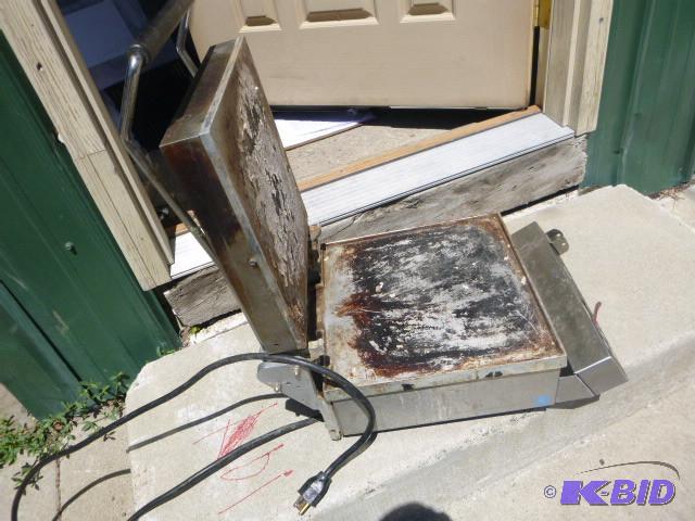 lot 28 image: Star Panini Press Stainless steel, ...