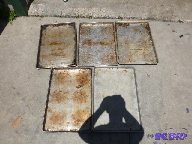 lot 30 image: 5 Aluminum Baking Sheets 18" X...