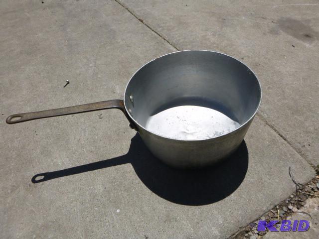 lot 36 image: Large Aluminum Pot 12" diamete...