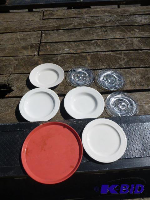 lot 53 image: Miscellaneous Serving Platters and ...