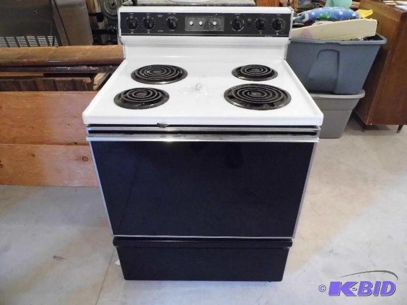 lot 1 image: Kenmore Stove