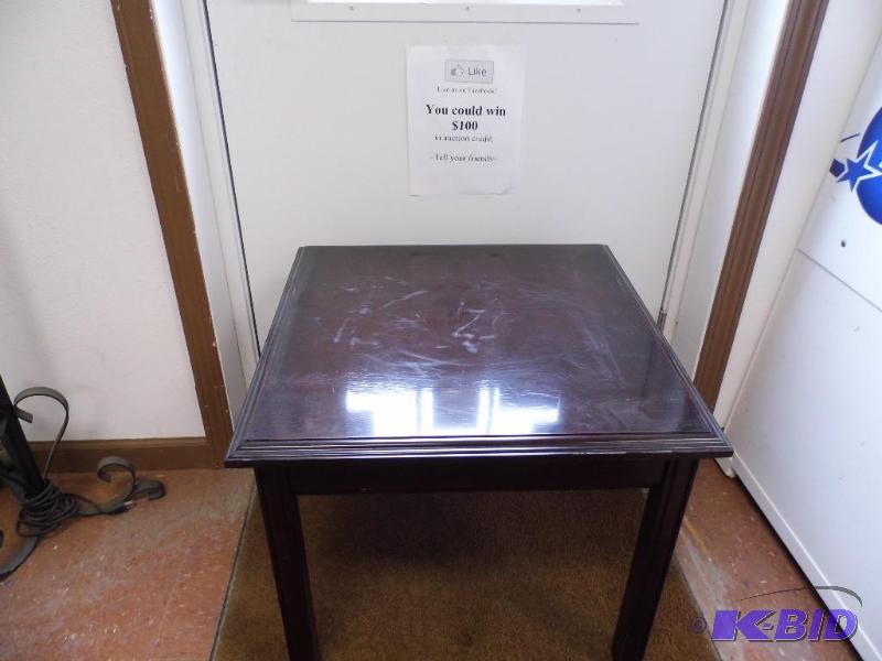 lot 43 image: End Table