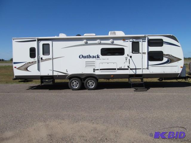 lot 2 image: 2011 Keystone Camper