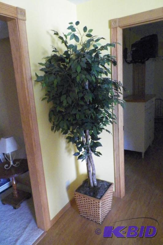 lot 37 image: Artificial Tree