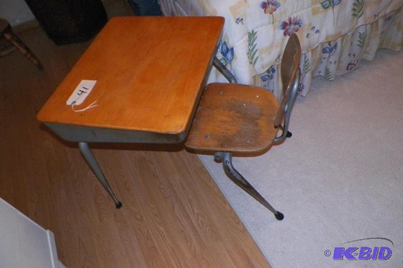 lot 41 image: Childs school desk