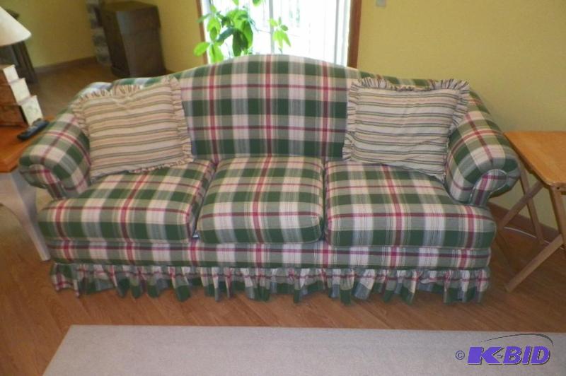 lot 5 image: Nice 3 Section Couch