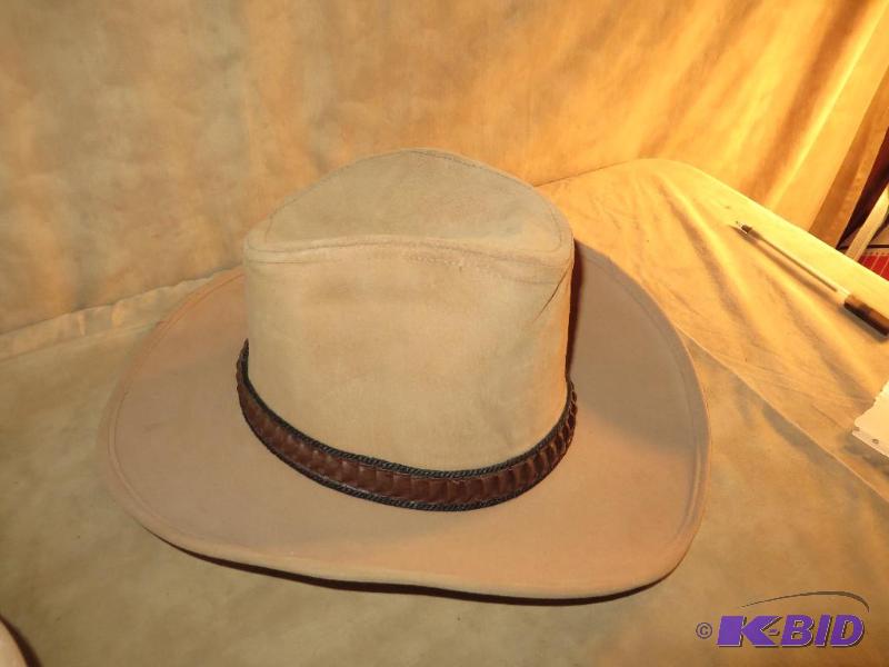 lot 19 image: Brand NEW Cowboy Hat - size 7