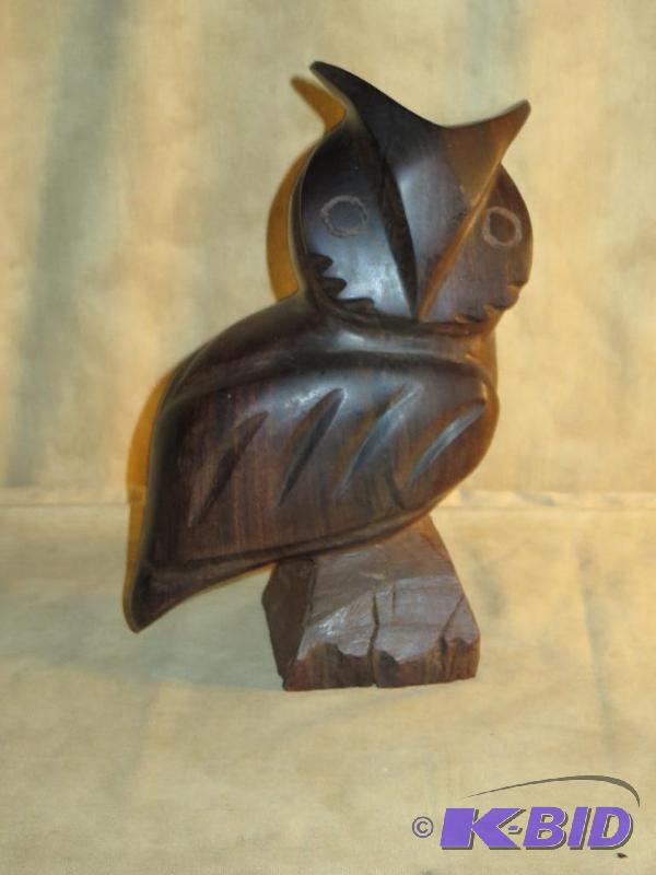 lot 22 image: Wood Carved Owl