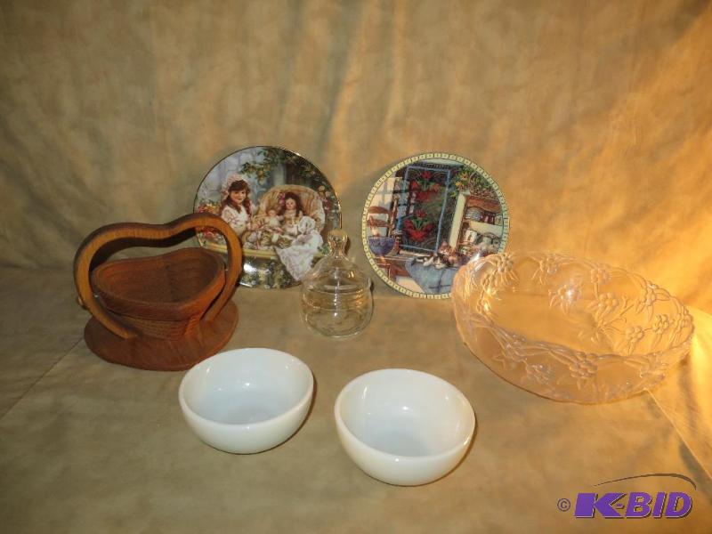 lot 33 image: Kitty Cat Collectors Plates - Plus
