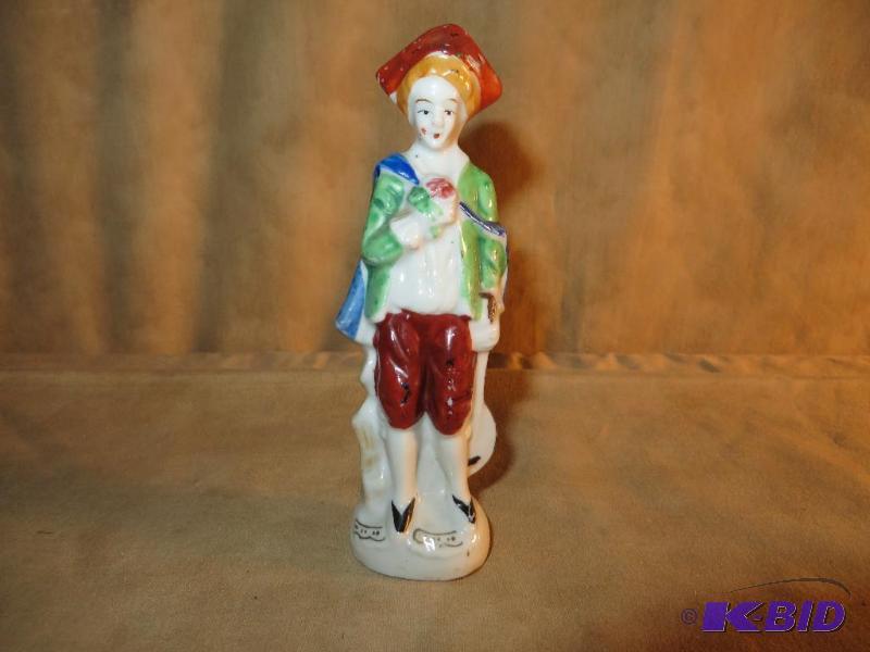 lot 50 image: From Occupied JAPAN - smaller MALE STATUE